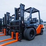 04 / リフト事業 Forklift